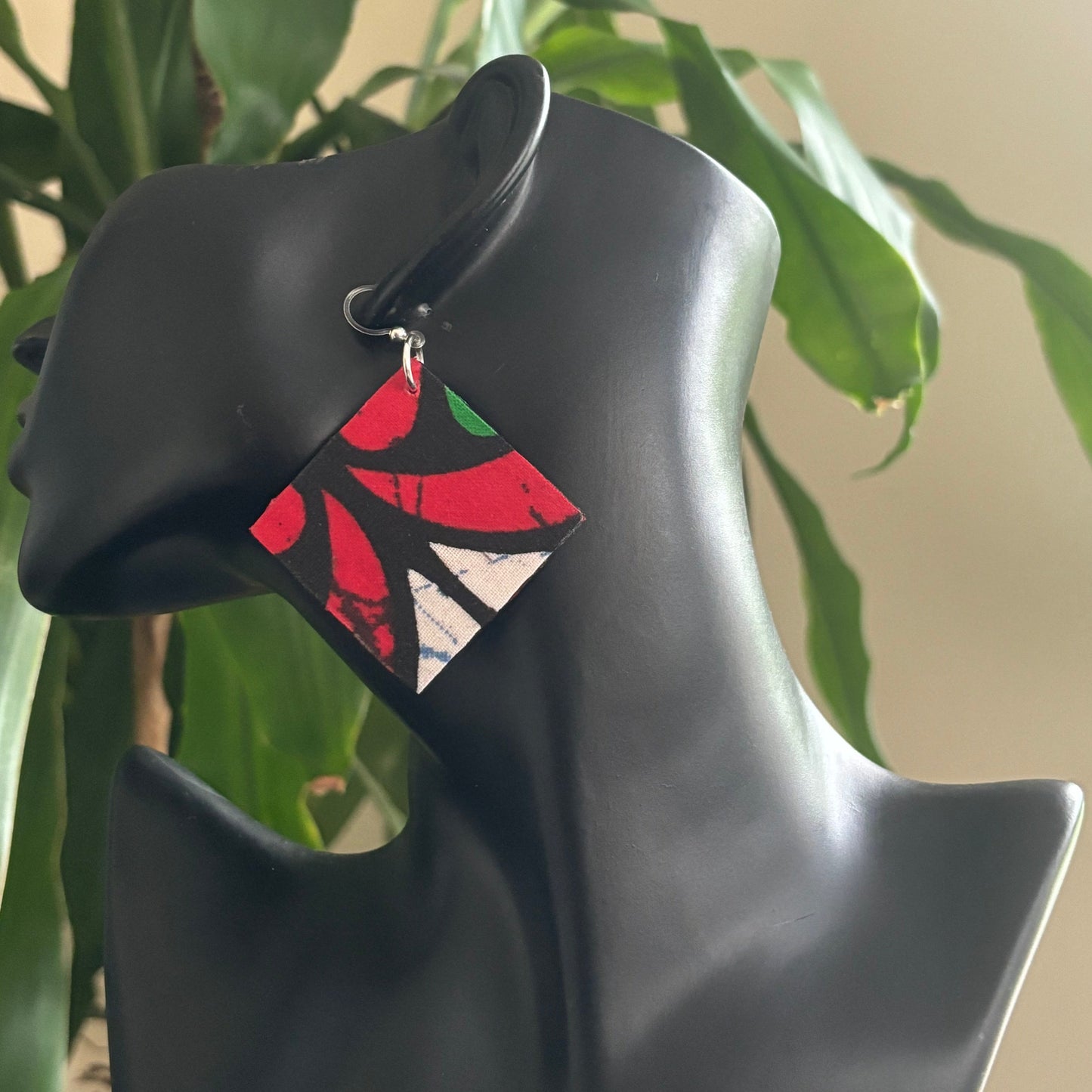 Issa - Diamond Shape Earrings