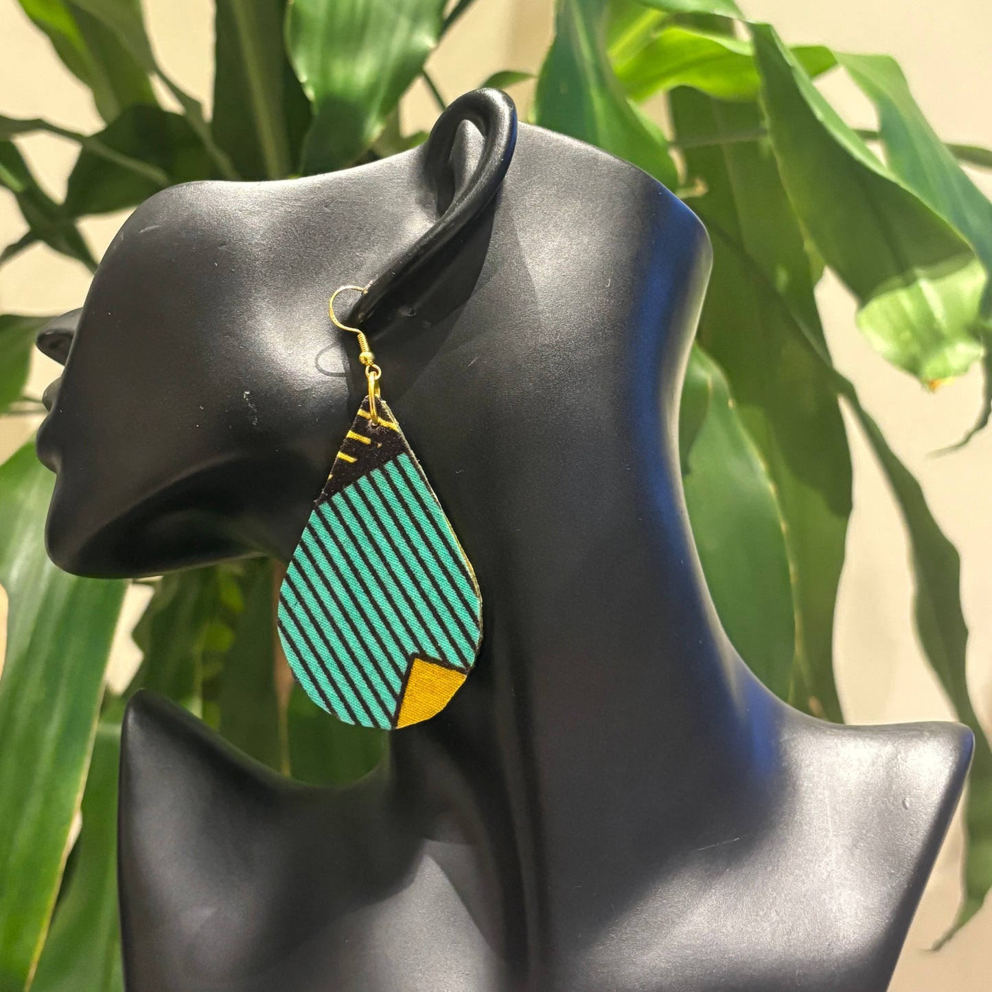 Aghoho -Teardrop Earring