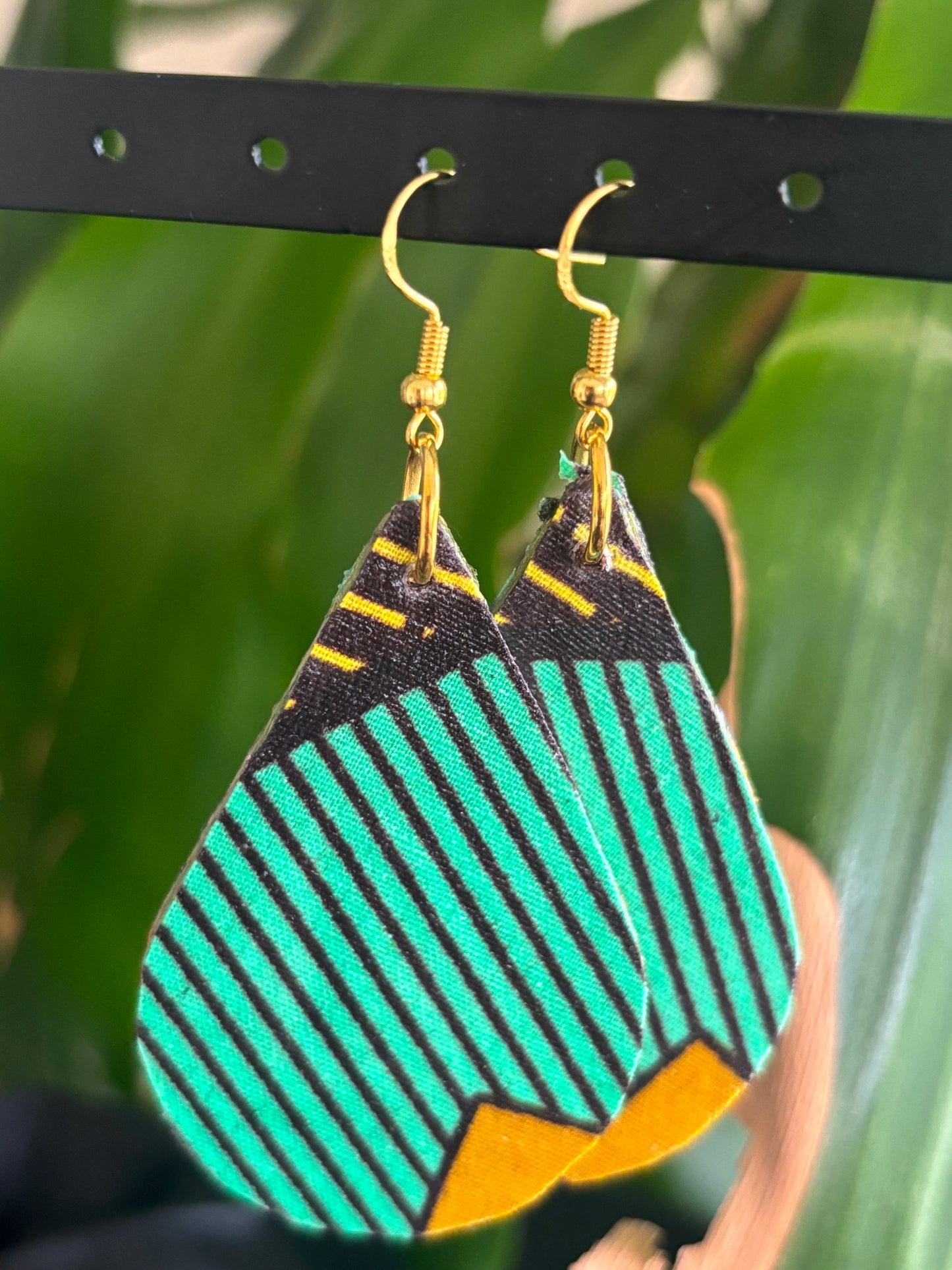 Aghoho -Teardrop Earring