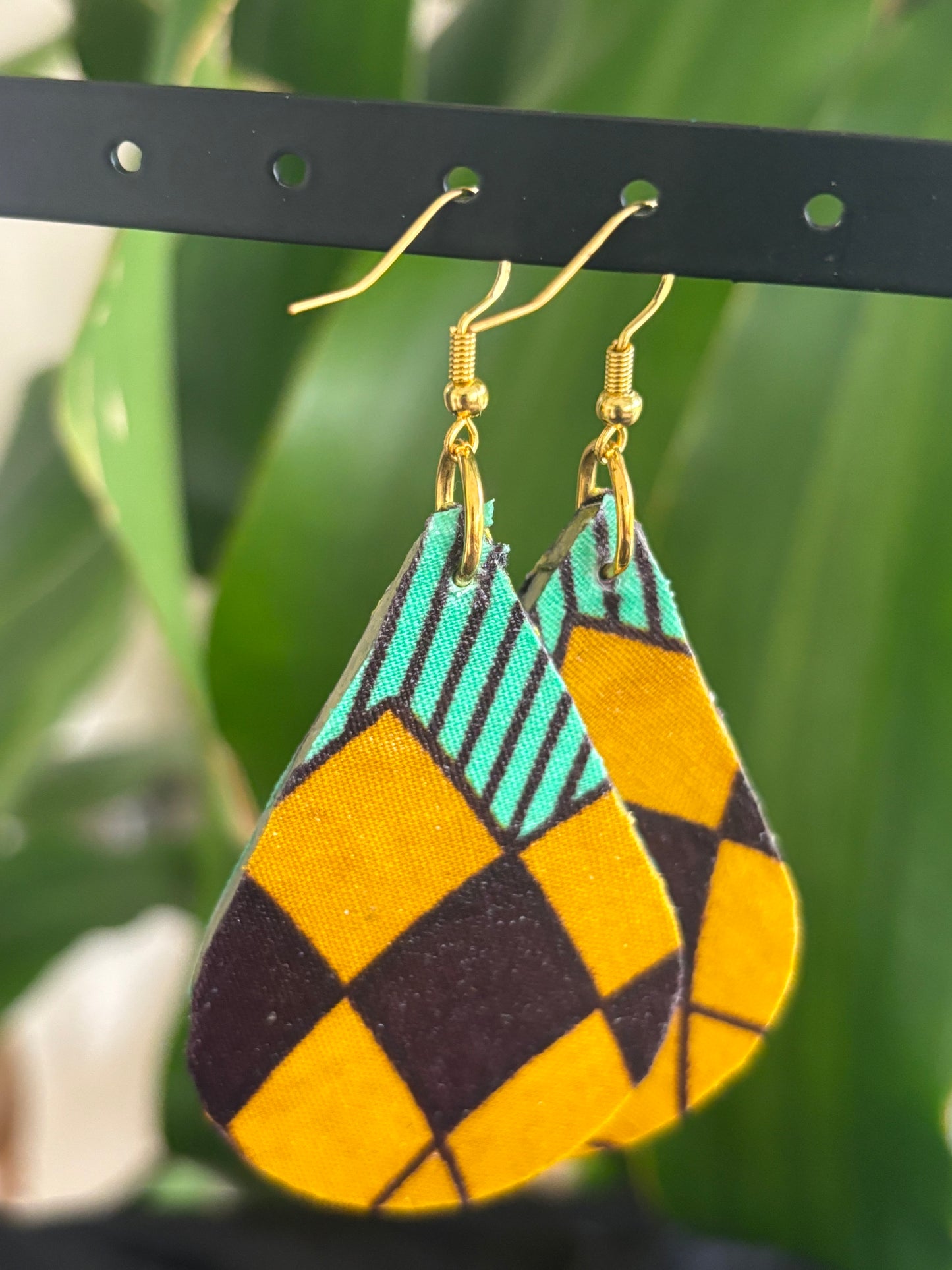 Aghoho -Teardrop Earring