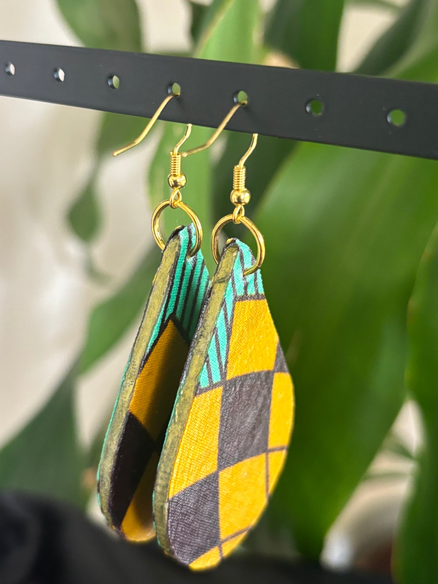 Aghoho -Teardrop Earring