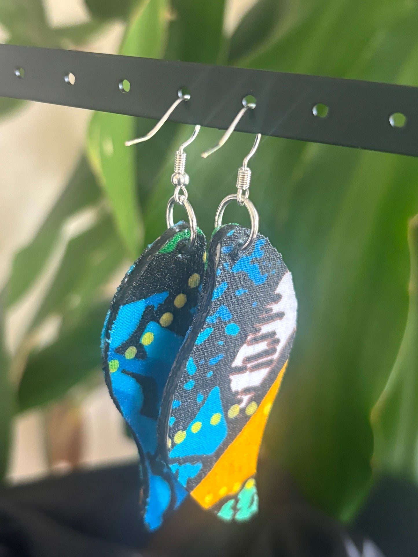 Dayo - Leaf Shape Earrings