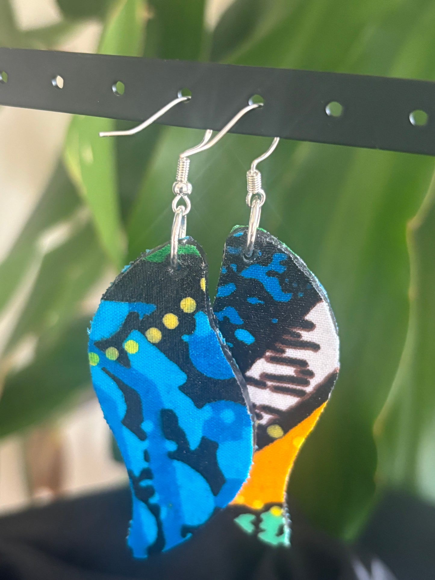 Dayo - Leaf Shape Earrings