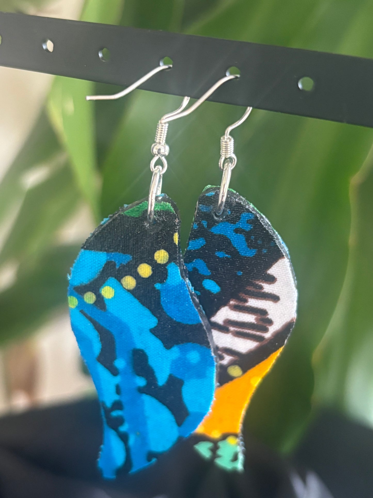 Dayo - Leaf Shape Earrings