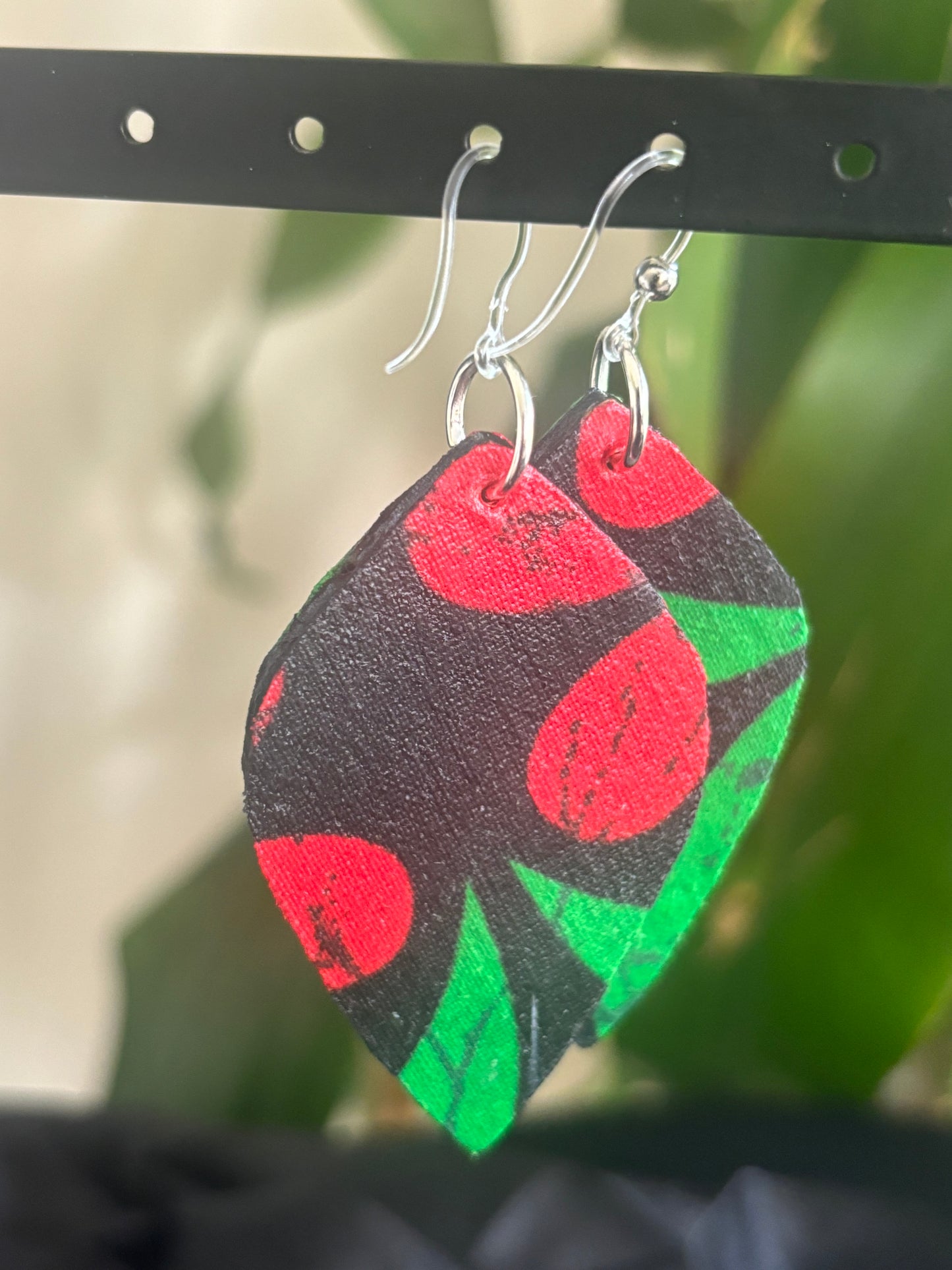 Issa - Lantern Shape Earrings